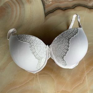 Victoria’s Secret White Body by Victoria Bra